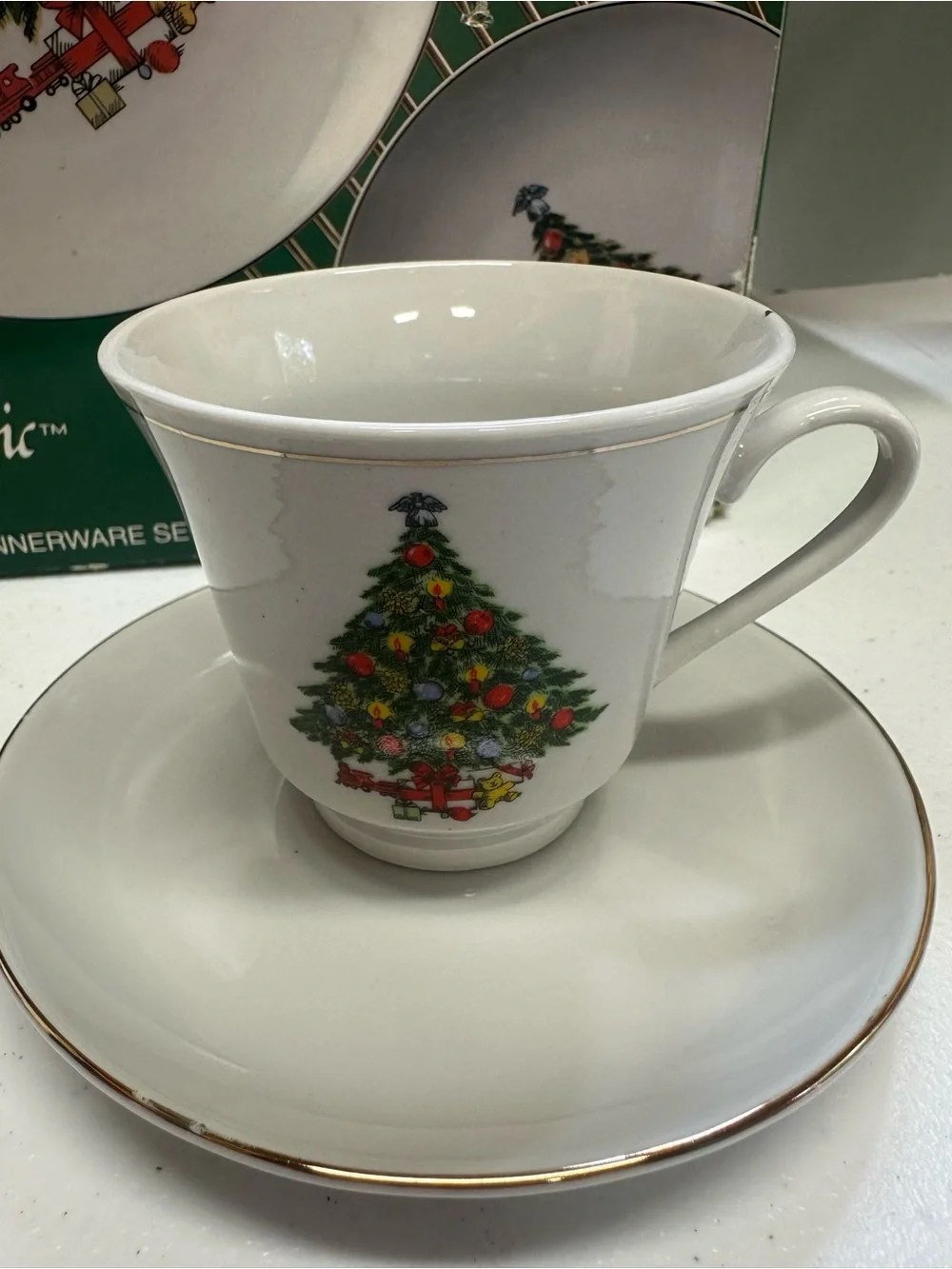 Jamestown China Holiday Magic 20 Pc Christmas Tree Porcelain Dinnerware Set